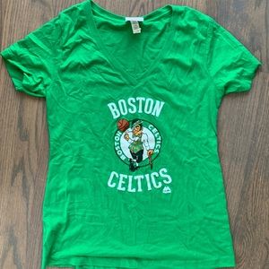 Women’s Boston Celtics Logo V neck Tee, Size L NBA Champions